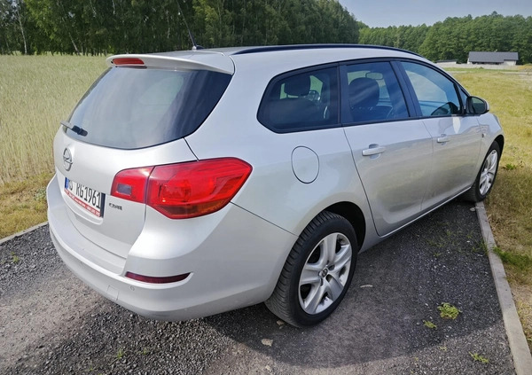 Opel Astra cena 16900 przebieg: 258000, rok produkcji 2011 z Sieradz małe 277